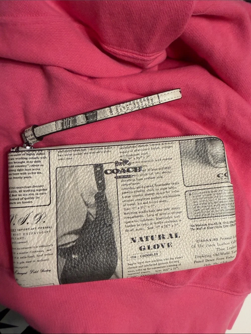 NWOT Coach Newspaper Print Wristlet Large Corner Zip Wristlet - Picture 1 of 2